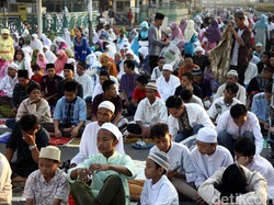 961 Masjid dan 367 Lapangan di Bandung Gelar Salat Id