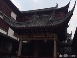 Melihat Keindahan Yuyuan Garden di Tengah Bangunan Futuristis Shanghai