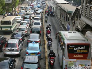 Ahok Berharap Polisi Tak Berlakukan Diskresi Bagi Pengendara di Jalur TransJ