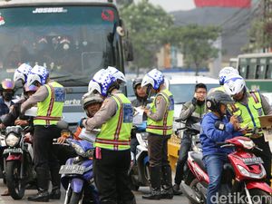 Kenapa Ada Saja Orang Marah saat Ditilang Polisi? Kenapa Ada Saja Orang Marah saat Ditilang Polisi?