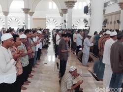 Ratusan Umat Islam di Pontianak Salat Gaib untuk Korban Tragedi Mina