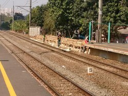 Stasiun Pondok Cina Mulai Tambah Peron untuk Rangkaian KRL 12 Kereta