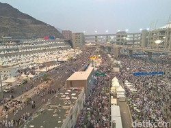 Warga di Sukabumi Dapat Kabar Keluarganya Jadi Korban Tragedi Mina