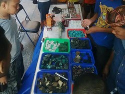 Risma Main ke Gang Dolly, Tengok Festival Batu Akik dan Makanan