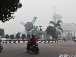 Selain Dikepung Asap, Warga Pontianak Juga Terpaksa Gunakan Air Asin