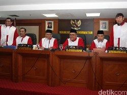 Apakah MKD DPR Berani Tindak Politikus Kuat yang Catut Nama Presiden?