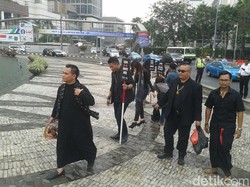 Mbah Mijan dkk Bacakan Mantera ke Boneka Ahok di Bundaran HI