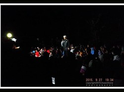 Rayakan Malam Purnama, Warga Purwakarta Matikan Lampu dan Bermain di Luar