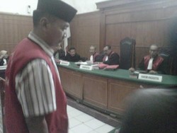 Oknum Polisi Terdakwa Penipuan Investasi Emas Divonis 2 Tahun Penjara