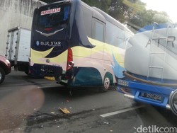 Truk Air vs Bus Tabrakan di KM 25 Tol JORR