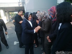 Risma Pamitan ke PNS: Berkat Support Semua, Surabaya Dipandang Dunia