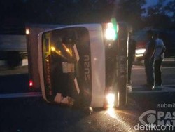 Truk Terguling di KM 20 Tol Jagorawi, Macet 6 Kilometer