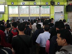 Jelang Imlek, Tiket Kereta Api Tujuan Jawa Tengah dan Jawa Timur Laris