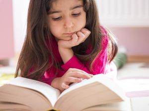 Ini Alasannya Balita Sering Terpaku Saat Melihat Buku Ini Alasannya Balita Sering Terpaku Saat Melihat Buku