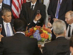 Saat Obama dan Putin Saling Bersulang, Tapi Masih Tegang