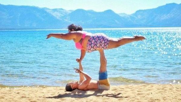 Aksi Valerie Lakukan Ragam Gerakan Yoga Meski Tubuhnya Gemuk