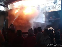 Pabrik Kayu Milik eks Wali Kota Probolinggo Terbakar, Satu Orang Luka