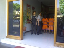 Ini Dasar Polisi Jadikan Kades Sebagai Dalang Pembunuhan Salim Kancil