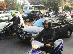 Bus Berasap di Jl Pramuka, TransJ Berikan Denda dan Larang Unit Beroperasi