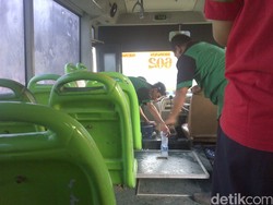 Mesin Kopaja AC 602 Berasap Bikin Panik Penumpang Pagi ini