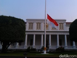 Hari Ini Istana Kibarkan Bendera Merah Putih Setengah Tiang