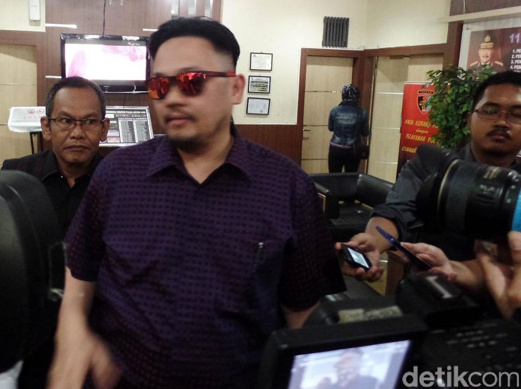Farhat Abbas Ogah Jadi Pengacara Kasus Prostitusi, Kenapa? Farhat Abbas Ogah Jadi Pengacara Kasus Prostitusi, Kenapa?