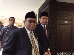 Wakil Ketua DPRD DKI Bantah Hambat Ahok Maju di Pilkada 2017