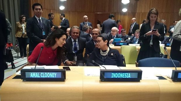 Menlu Retno Bertemu Amal Clooney di kantor pusat PBB di New York