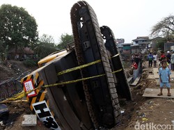 Polisi: Operator Crane Jatuh Lalai Hingga Sebabkan Adanya Korban