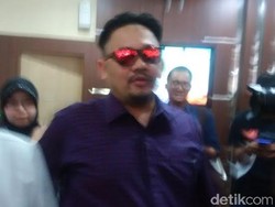 Farhat Abbas Akhirnya Menyerahkan Diri ke Polda Metro Jaya