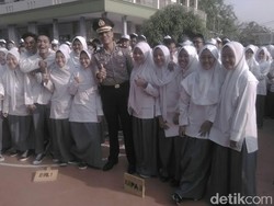 Pimpin Upacara Kesaktian Pancasila di SMU, Kapolsek Cakung: Jangan Tawuran!