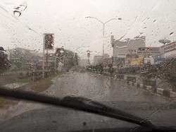 Alhamdulillah Hujan Deras Turun Halau Asap di Pontianak, Segar!