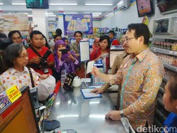 Sedang Blusukan, Dirut BPJS Dicurhati Nenek-nenek