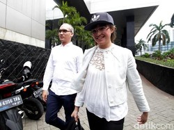 Marshanda dan Sang Kekasih Datangi KPK, Minta Izin Jenguk OC Kaligis