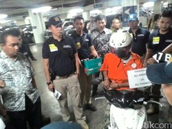 Hindari CCTV, Ali Tomket Tusuk Asep Sambil Pakai Helm dan Masker