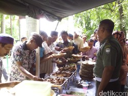 HUT TNI, Pomdam Iskandar Muda Traktir Makan Siang Ratusan Abang Becak