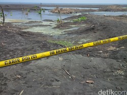 Salim Kancil Melawan Setelah Tanahnya Digusur Kades Untuk Parkiran
