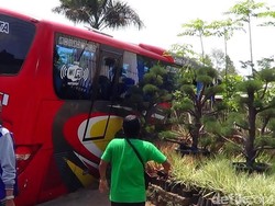 Bus Rombongan Haji Vs Truk Tangki, Belasan Penumpang Luka