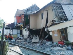 Rumah Rusak Akibat Kereta Anjlok Bangunan Liar, PT KAI Enggan Beri Ganti Rugi