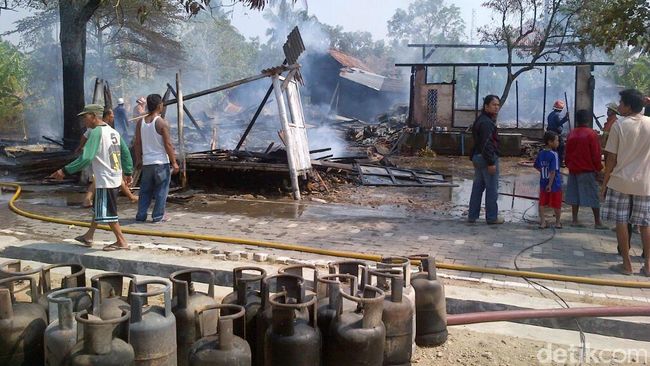 iPabriki Genteng Kaca Terbakar Warga Kampung idii iSemarangi Panik