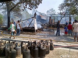 Pabrik Genteng Kaca Terbakar, Warga Kampung di Semarang Panik