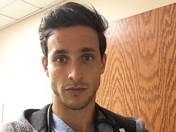 Dokter Ganteng Ini Menarik Perhatian Lewat Foto-foto di Instagramnya