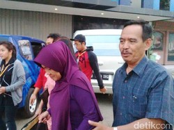 Cari Informasi Terbaru, Keluarga Kopilot Datangi Kantor PT Aviastar
