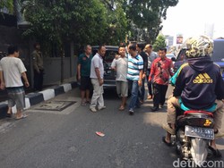 Kecelakaan Metro Mini dan 2 Mobil di Warung Buncit Arah Mampang