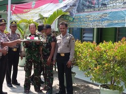 Surprise! Polisi Beri Kejutan ke TNI di Hari Jadi ke-70