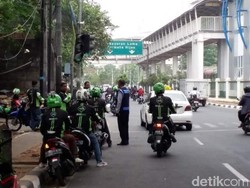 Sudinhub Jakpus: Ojek yang Mangkal di Trotoar Mengundang Kehadiran PKL