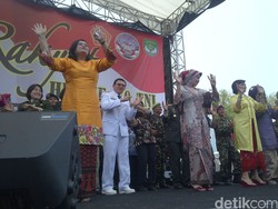 Asyiknya Ahok Berjoget Saat Lagu Goyang Dumang Meriahkan HUT TNI