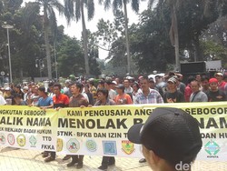 Tolak Angkot Jadi Berbadan Hukum, Para Sopir Demo di Balai Kota Bogor