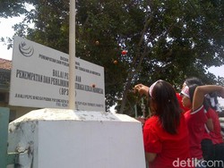 Kesulitan Dapat ID, Calon TKI Demak Lempar Telur ke Kantor BP3TKI Jateng