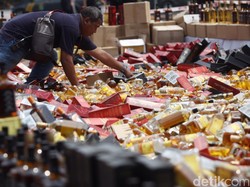 Polisi Musnahkan Ribuan Minuman Beralkohol Sitaan